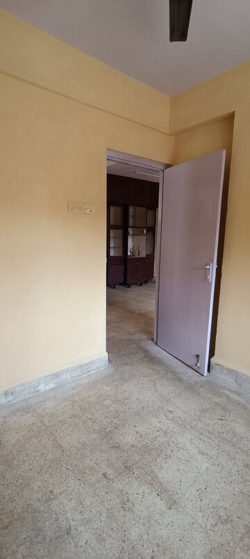 Room in 1 BHK Apartment at Anita Nagar Chs, Kandivali East – for Rent