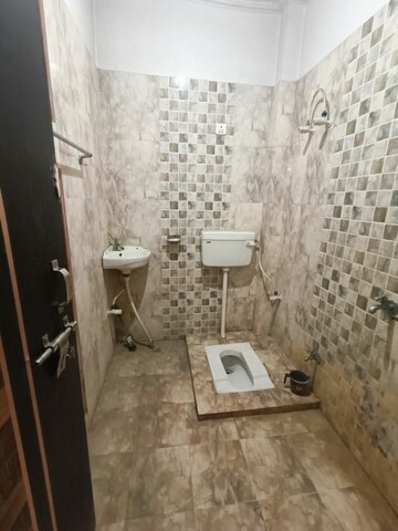 Bathroom in 2.5 BHK Independent House at Gomti Nagar – for Rent