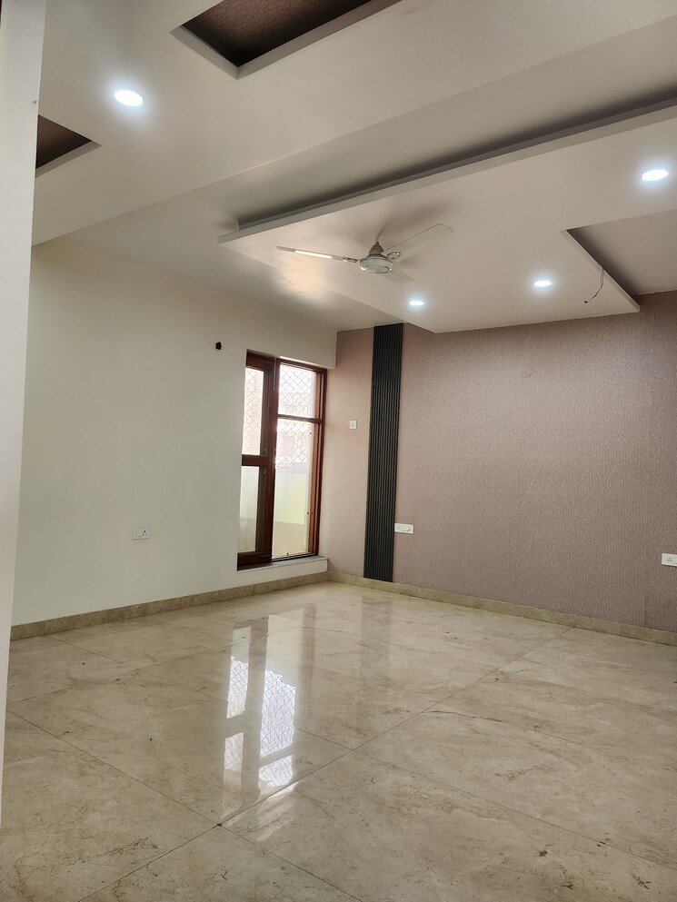 Room, sector 41 4 Bedroom 410 Sq.Yd. Builder Floor In Sector 41 Faridabad 8427496