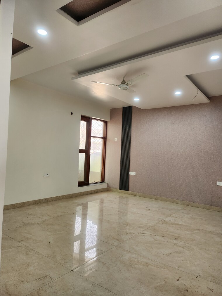 Room, sector 41 4 Bedroom 410 Sq.Yd. Builder Floor In Sector 41 Faridabad 8427496