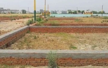 Plot For Sale in Sector 82