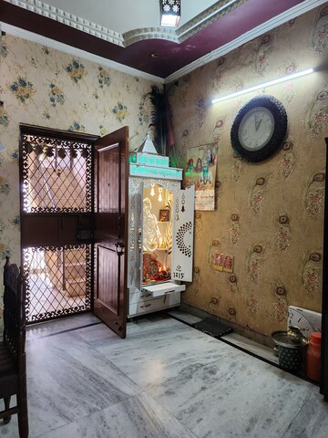Furnished Amenities in 3 BHK Builder Floor at Sector 43 – for Sale