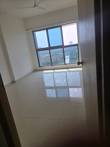 Room in 4 BHK Apartment at Rajesh Raj Infinia, Malad West – for Rent