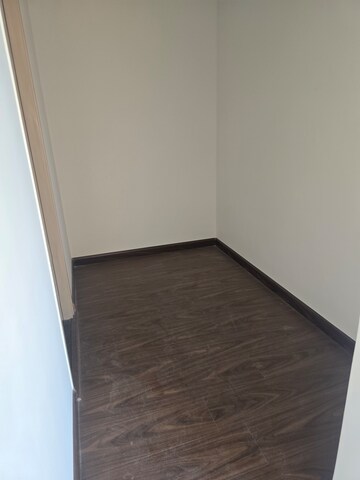 Room in 4 BHK Apartment at Rajesh Raj Infinia, Malad West – for Rent