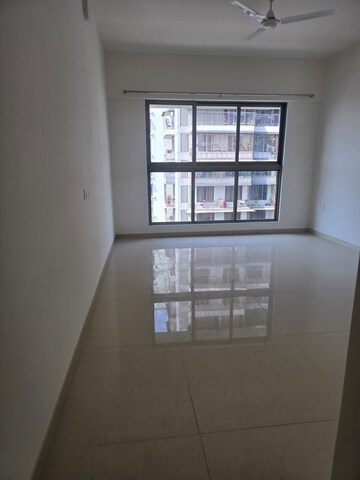 Room in 4 BHK Apartment at Rajesh Raj Infinia, Malad West – for Rent