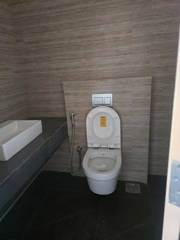 Bathroom, rajesh-raj-infinia 4 Bedroom 1563 Sq.Ft. Apartment In Malad West Mumbai 8427536