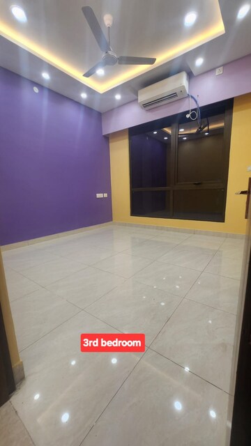 Room in 3.5 BHK Apartment at Bengal Peerless Avidipta, Em Bypass – for Rent