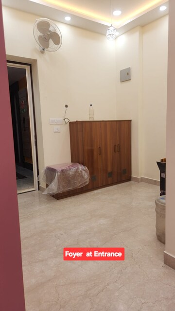 Room in 3.5 BHK Apartment at Bengal Peerless Avidipta, Em Bypass – for Rent