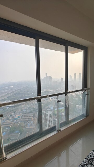 Room in 3 BHK Apartment at Peninsula Celestia Spaces, Sewri – for Rent