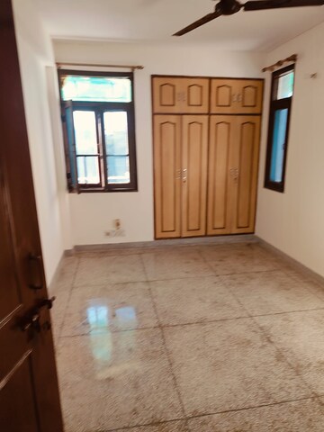 Room in 3 BHK Apartment at Sector 12 Dwarka – for Rent