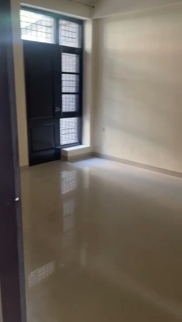Room in 3 BHK Builder Floor at Omaxe Silver Birch, North Mullanpur – for Sale
