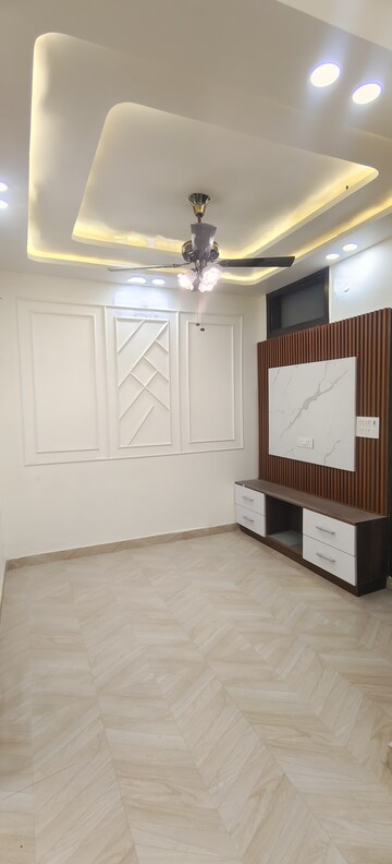 Room in 2 BHK Builder Floor at Rama Park – for Sale