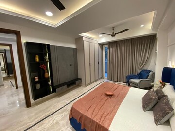 Room in 4 BHK Builder Floor at Sector 17, Dwarka – for Rent