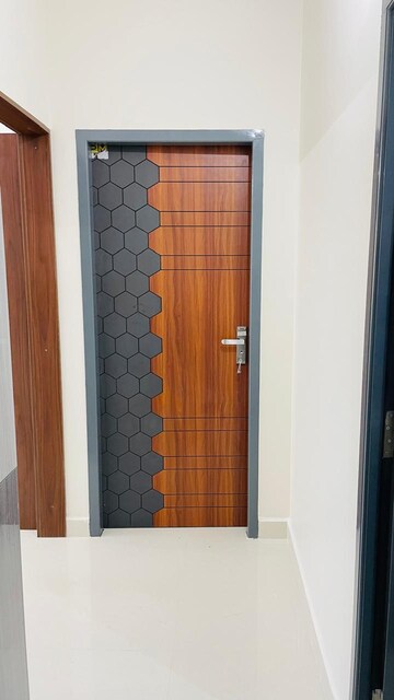 Building Lobby in 2 BHK Builder Floor at Selaiyur – for Sale
