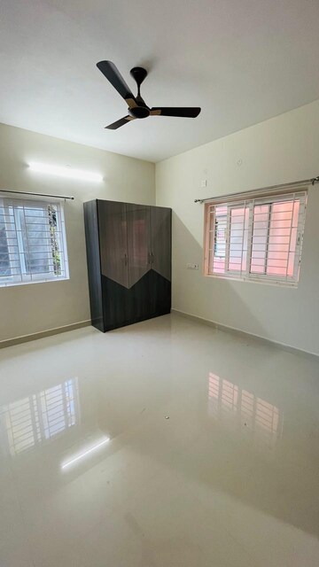Room in 2 BHK Builder Floor at Selaiyur – for Sale