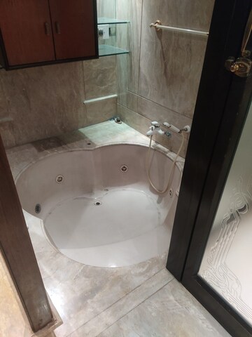 Bathroom in 5 BHK Villa at Sindh Society, Aundh – for Sale