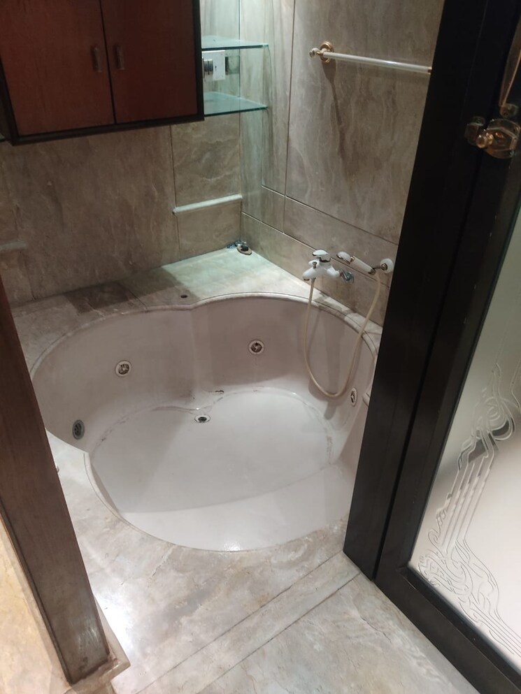 Bathroom, sindh-society 5 Bedroom 5000 Sq.Ft. Villa In Aundh Pune 8427709