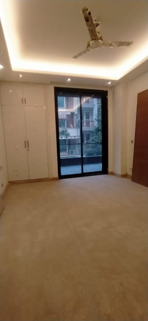 Room in 3 BHK Builder Floor at South Delhi – for Sale