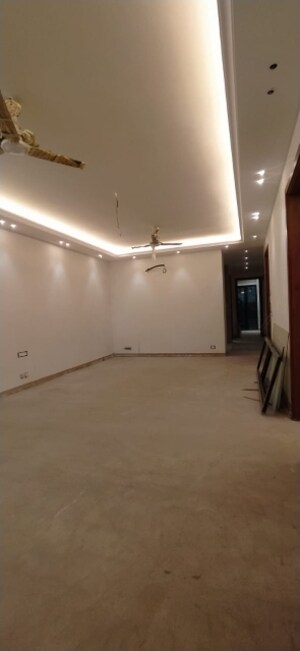 Room in 3 BHK Builder Floor at South Delhi – for Sale
