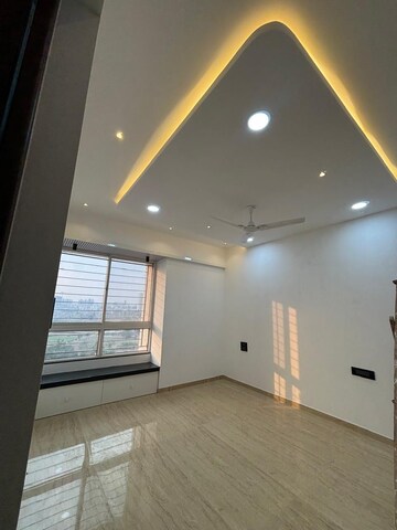 Room in 3 BHK Apartment at VTP Belair E And F Building, Mahalunge – for Rent