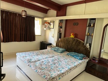 Bedroom in 2 BHK Apartment at Lokhandwala Complex, Andheri West – for Rent