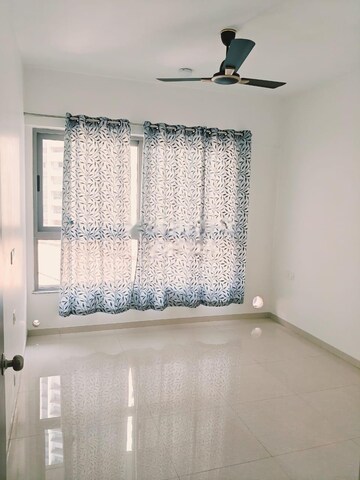 2 BHK Apartment For Rent in Kalpataru Immensa, Kolshet Road