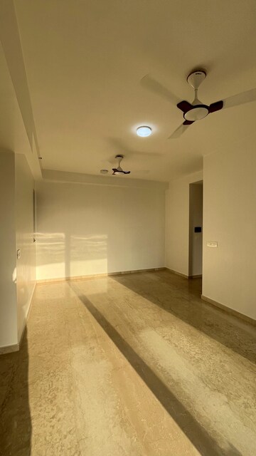 Room in 3 BHK Apartment at Kanakia Silicon Valley, Powai – for Rent