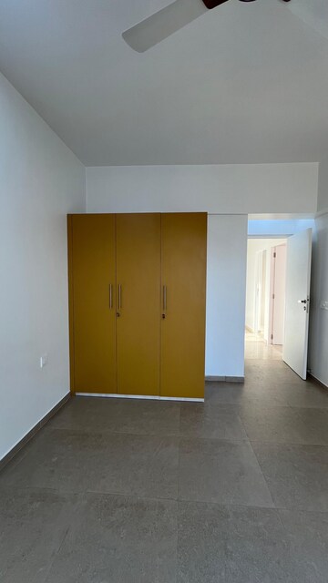 Room in 3 BHK Apartment at Kanakia Silicon Valley, Powai – for Rent