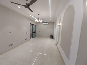 Room in 3 BHK Builder Floor at Nehru Enclave – for Sale