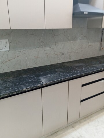 Building Lobby in 2.5 BHK Builder Floor at Krishna Nagar – for Rent