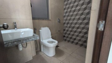 Bathroom in 1.5 BHK Apartment at Kalpataru Immensa, Kolshet Road – for Rent