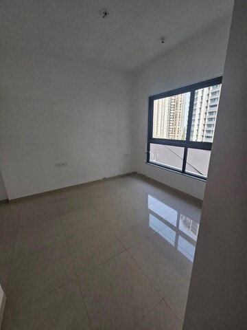 Room in 1.5 BHK Apartment at Kalpataru Immensa, Kolshet Road – for Rent