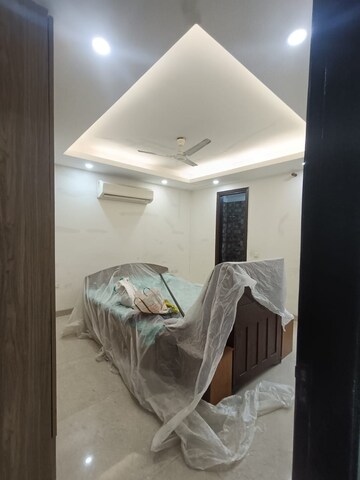 Furnished Amenities in 2 BHK Builder Floor at Freedom Fighters Enclave – for Rent