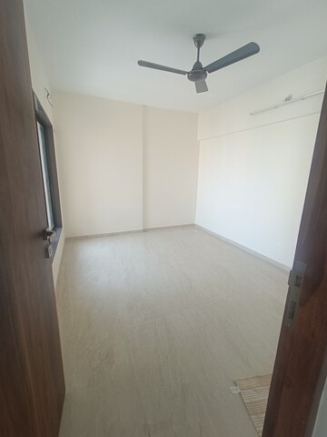 Room in 2 BHK Apartment at Arcade Serene, Malad West – for Rent
