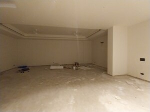 Room in 4 BHK Builder Floor at Green Park – for Sale