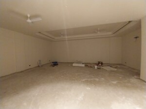 Room in 4 BHK Builder Floor at Green Park – for Sale