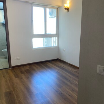 Room in 3 BHK Apartment at Emaar Palm Heights, Sector 77 – for Rent