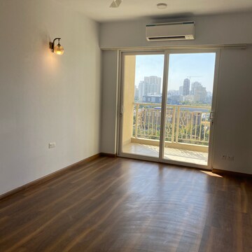 Room in 3 BHK Apartment at Emaar Palm Heights, Sector 77 – for Rent