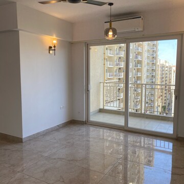 Room in 3 BHK Apartment at Emaar Palm Heights, Sector 77 – for Rent