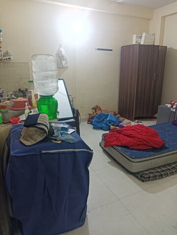 Bedroom in 1.5 BHK Builder Floor at Mayur Vihar Phase 1 Extension – for Rent