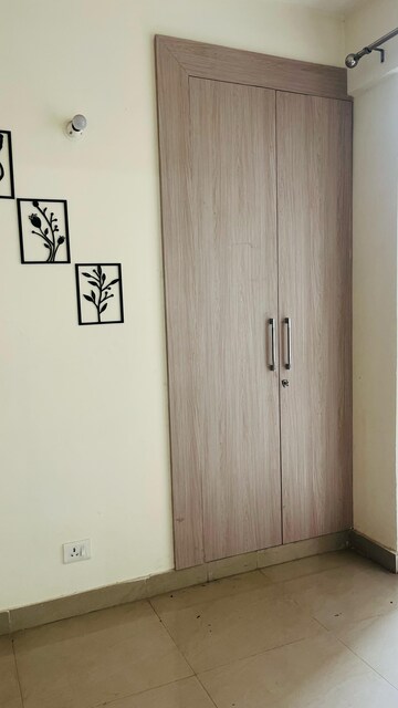 Room in 2 BHK Apartment at Pyramid Fusion Homes, Sector 70a – for Rent