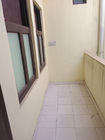 Balcony in 2 BHK Builder Floor at Sector 39 – for Rent