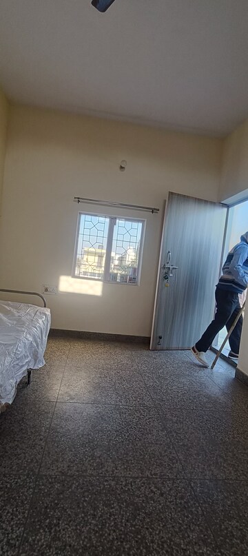 2.5 BHK Apartment For Rent in Vasundhara Enclave