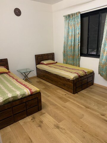 Bedroom in 1.5 BHK Apartment at Vile Parle West – for Rent