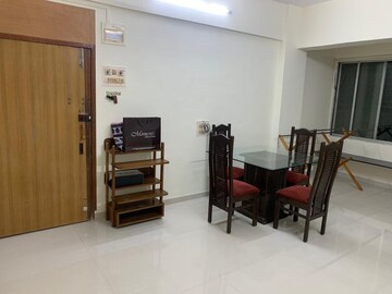 Living Room in 1.5 BHK Apartment at Vile Parle West – for Rent