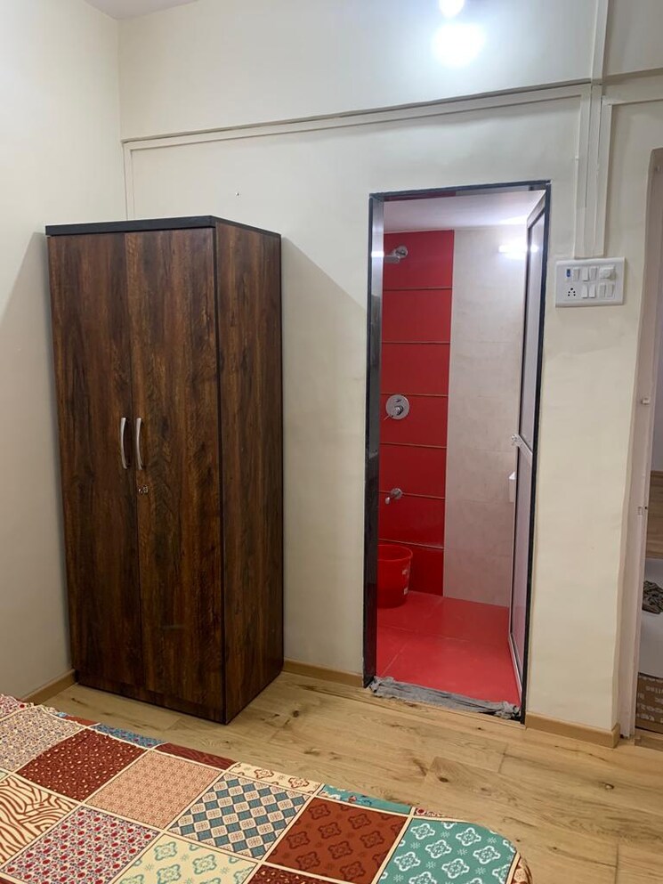 Room, vile parle west 1.5 Bedroom 600 Sq.Ft. Apartment In Vile Parle West Mumbai 8428014