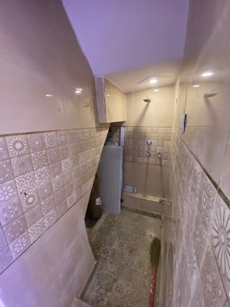 Bathroom, palam 1 Bedroom 450 Sq.Ft. Apartment In Palam Delhi 8428046