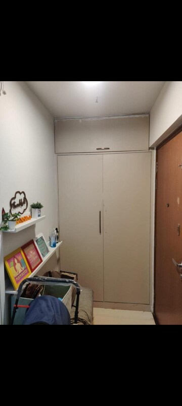 Room in 2 BHK Apartment at Rustomjee Urbania, Majiwada – for Rent
