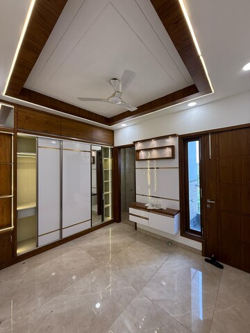 Room in 2 BHK Builder Floor at Kalkaji – for Rent
