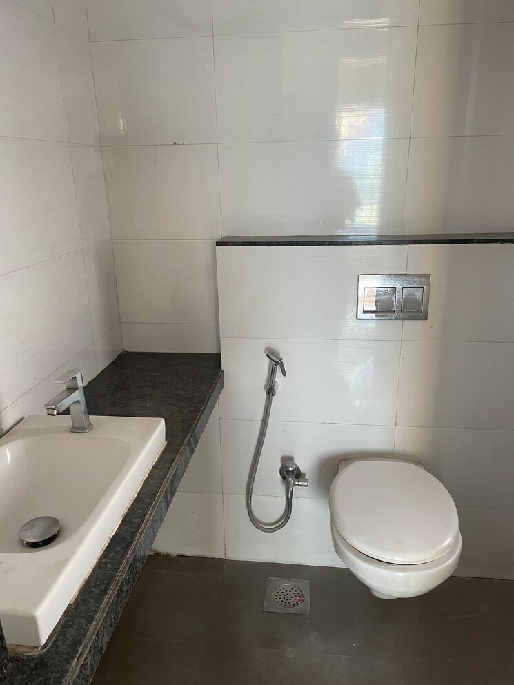 Bathroom, rustomjee-urbania 2 Bedroom 1135 Sq.Ft. Apartment In Majiwada Thane 8428244